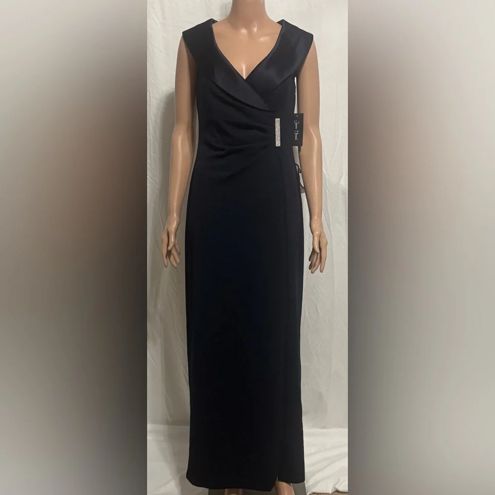 Jessica Howard
Petite Collared Side-Slit Long Gown - Picture 2 of 9